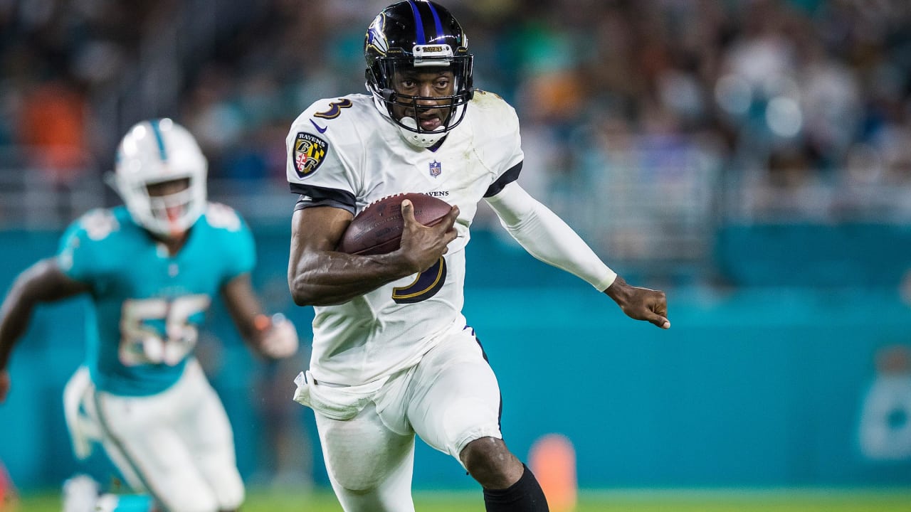 Mentor Robert Griffin III Looks at Lamar Jackson Like a Little Brother