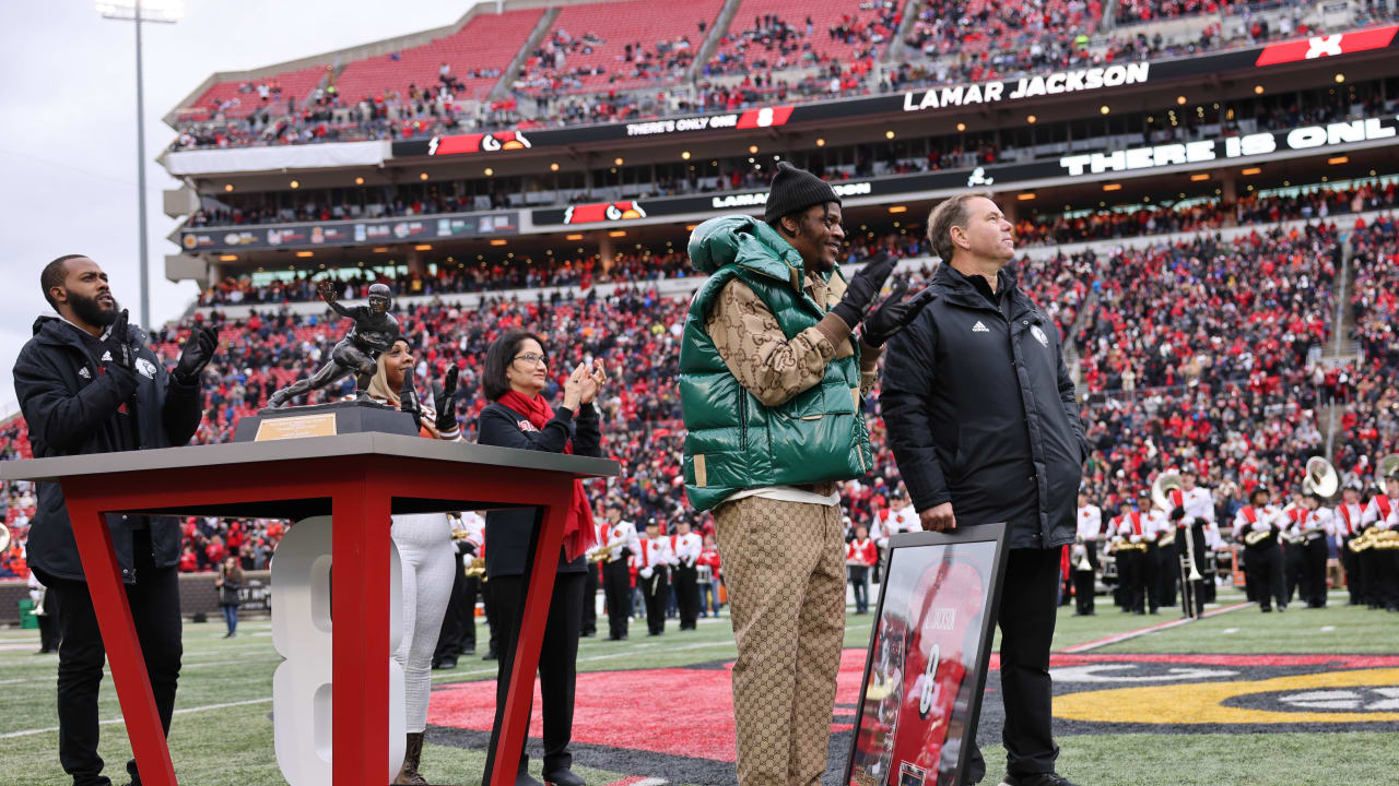 Lamar Jackson's No. 8 retired at Cardinal Stadium