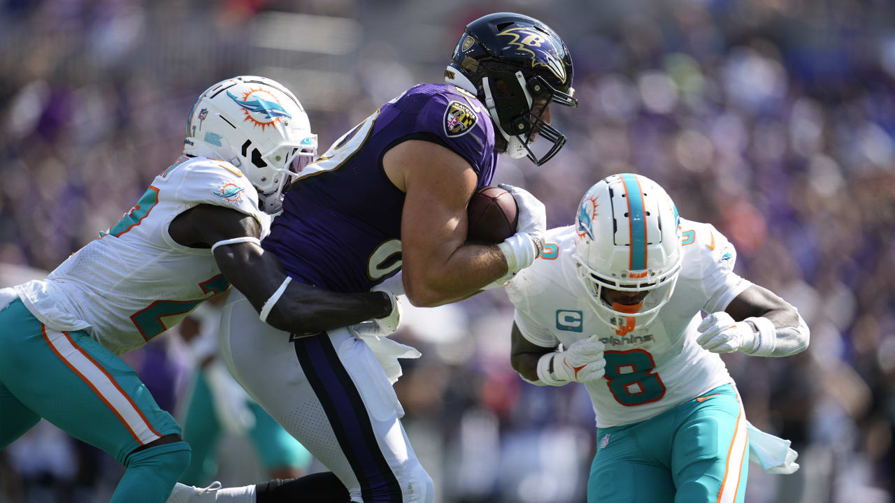 Jacksonville, Florida, USA. November 27, 2022: Baltimore Ravens tight end  MARK ANDREWS (89) dives for a touchdown catch during the Jacksonville  Jaguars vs Baltimore Ravens NFL game at TIAA Bank Field Stadium