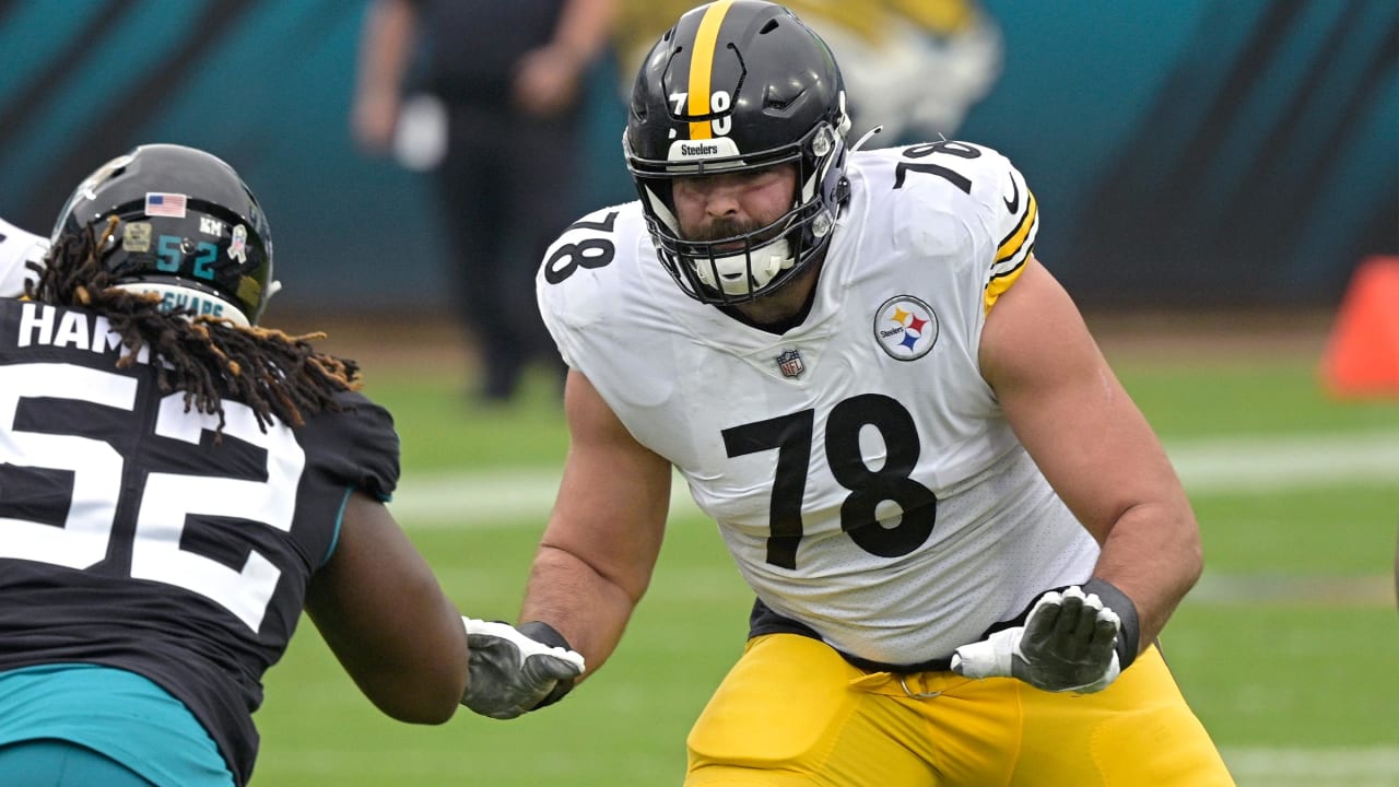 Alejandro Villanueva's Steelers gear becomes NFL's top seller