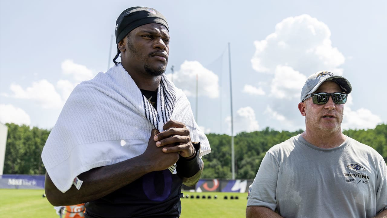 Ravens QB Lamar Jackson misses second straight practice with 'soft-tissue  thing,' reportedly dealing with groin injury