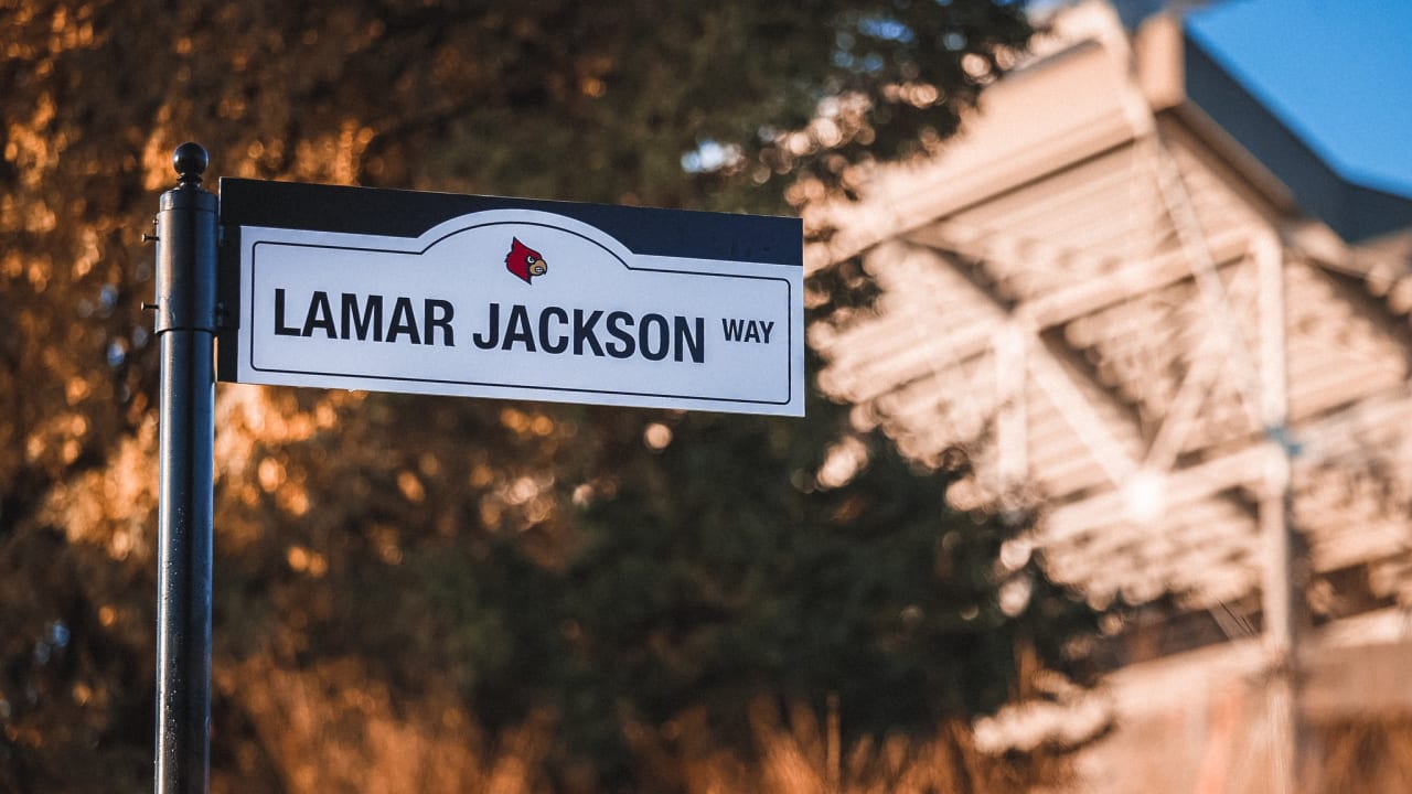 Lamar Jackson's Louisville jersey number retired at UofL-Syracuse game