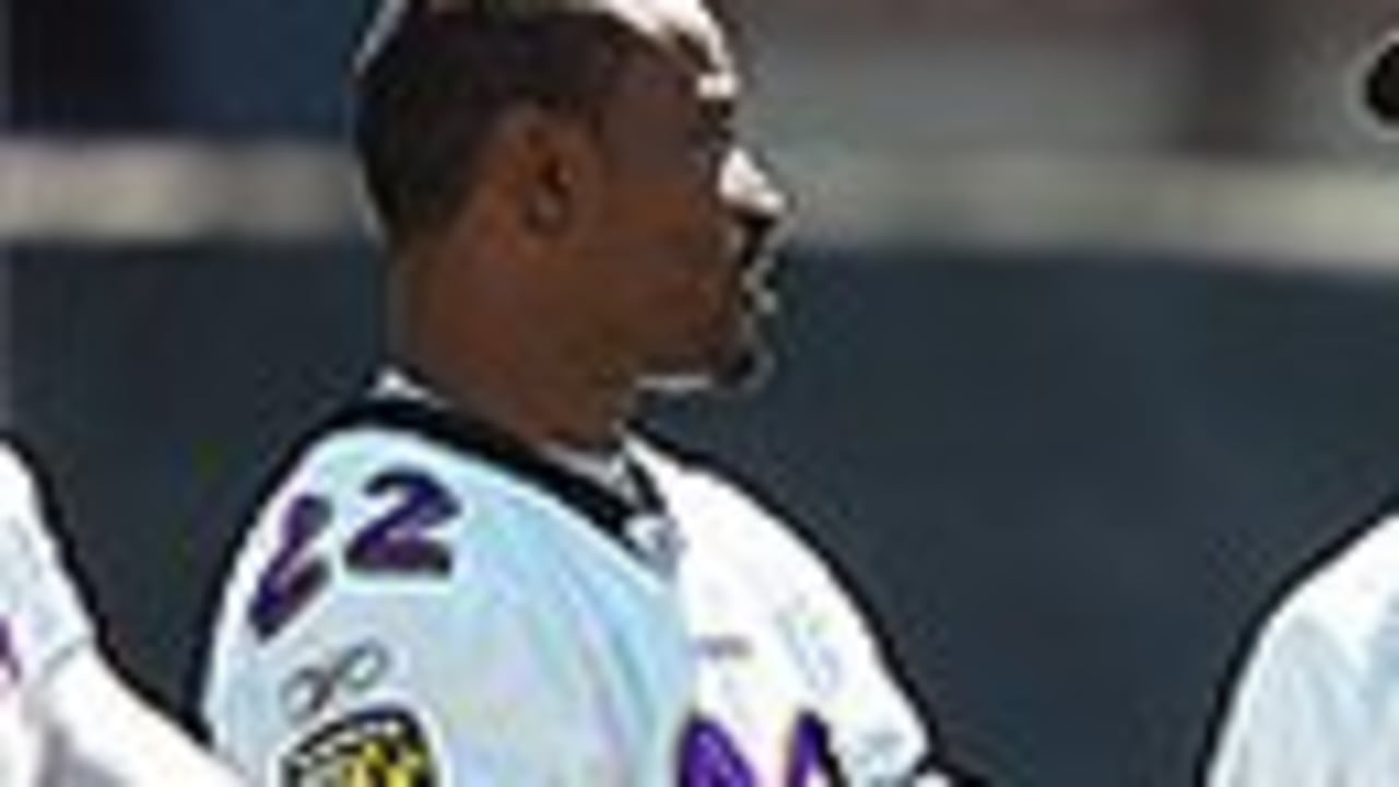 Ravens practice report: Ray Lewis stoic in final workout 