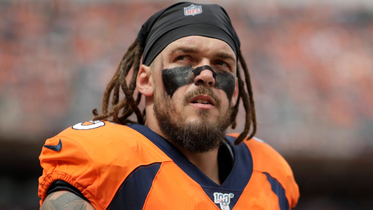 Broncos DE Derek Wolfe leaned on wife's support during recovery from neck  surgery