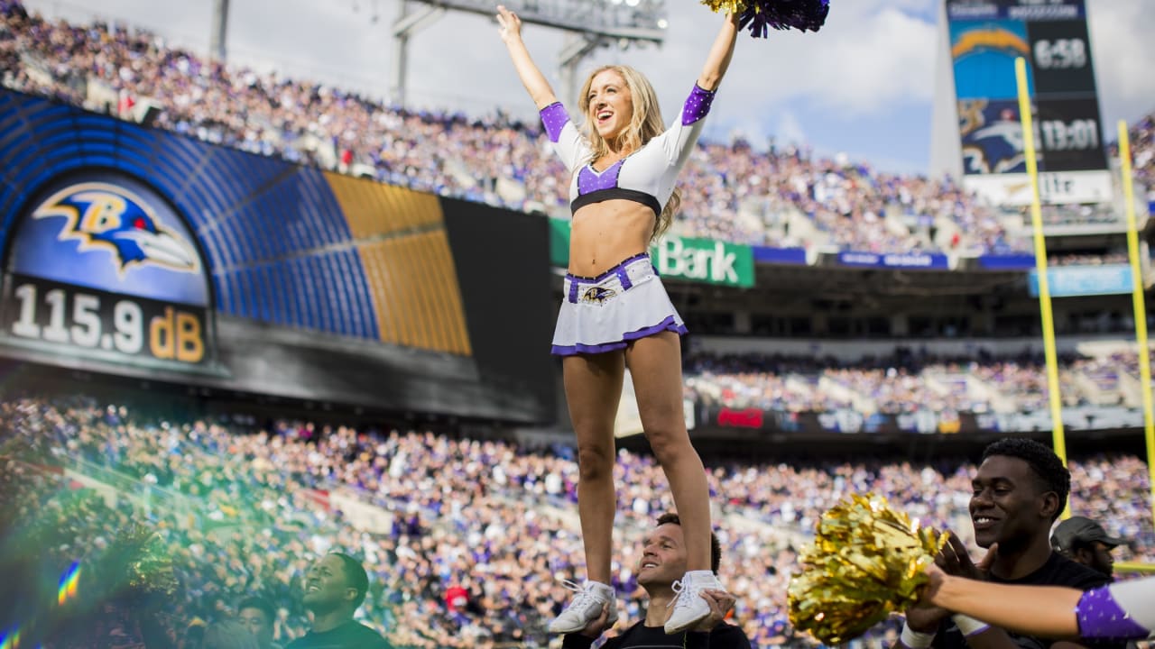 Baltimore ravens cheerleaders hi-res stock photography and images