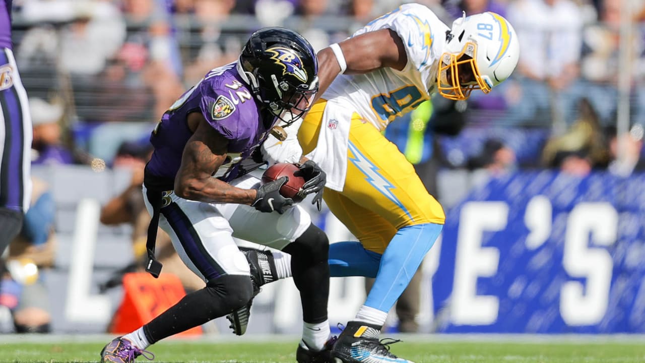 File:DeShon Elliott INT Ravens vs Chargers OCT2021 (cropped).jpg - Wikipedia