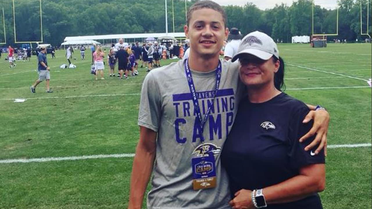 Titans hire 1st female coach, Lori Locust, a former Ravens intern - CBS  Baltimore