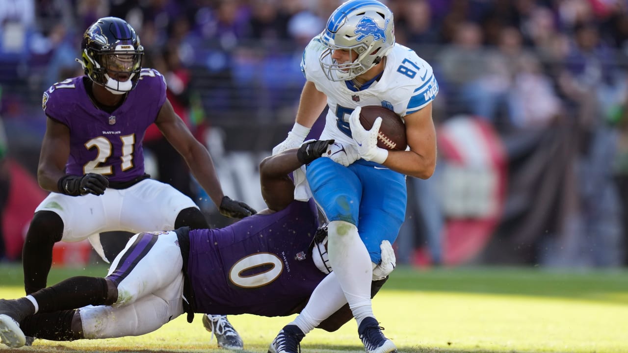 Ravens Defense Makes Life Miserable for Lions(05)