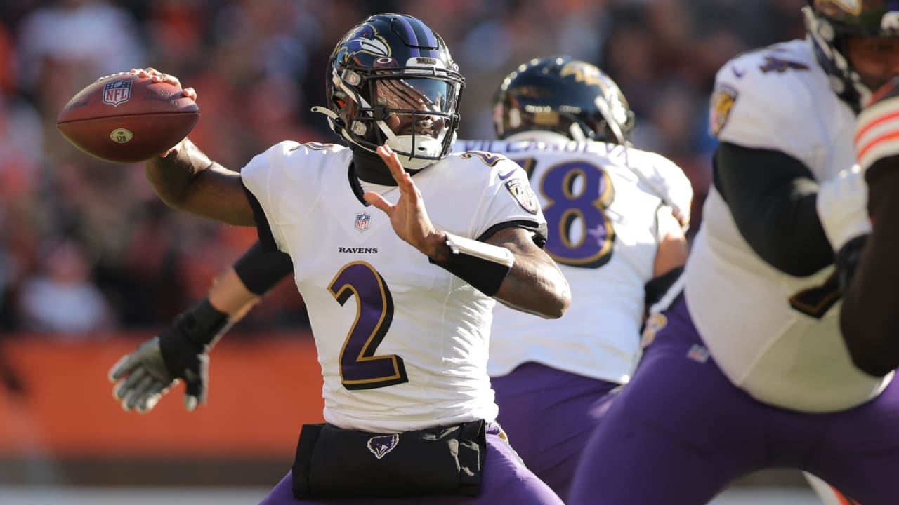 Ravens QB Lamar Jackson Out, Tyler Huntley to Start vs. Falcons - Sports  Illustrated