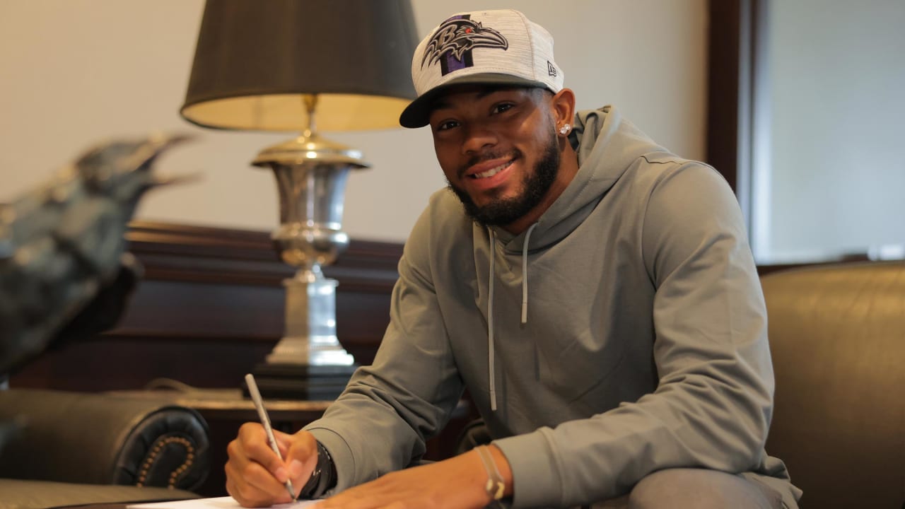 LOOK: Shaun Wade officially signs rookie contract with Baltimore