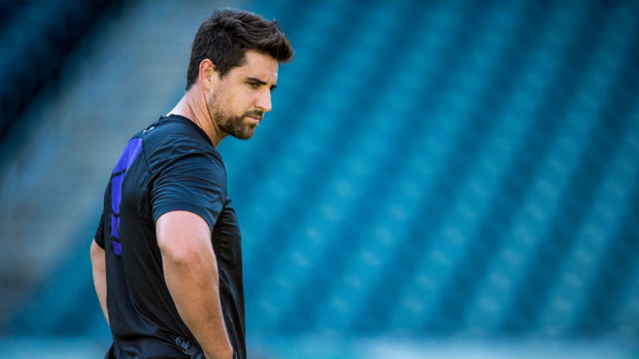 Dennis Pitta injury: Baltimore Ravens tight end carted off after  re-injuring hip - Sports Illustrated