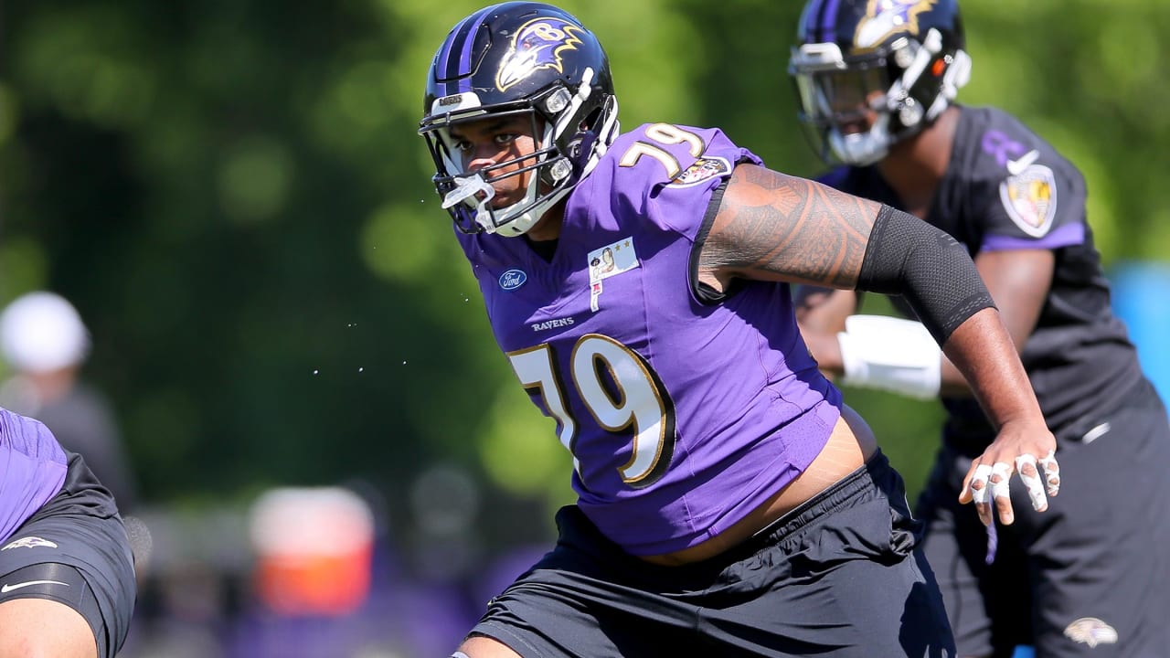 Ronnie Stanley Aims to Be the Best Left Tackle in Football