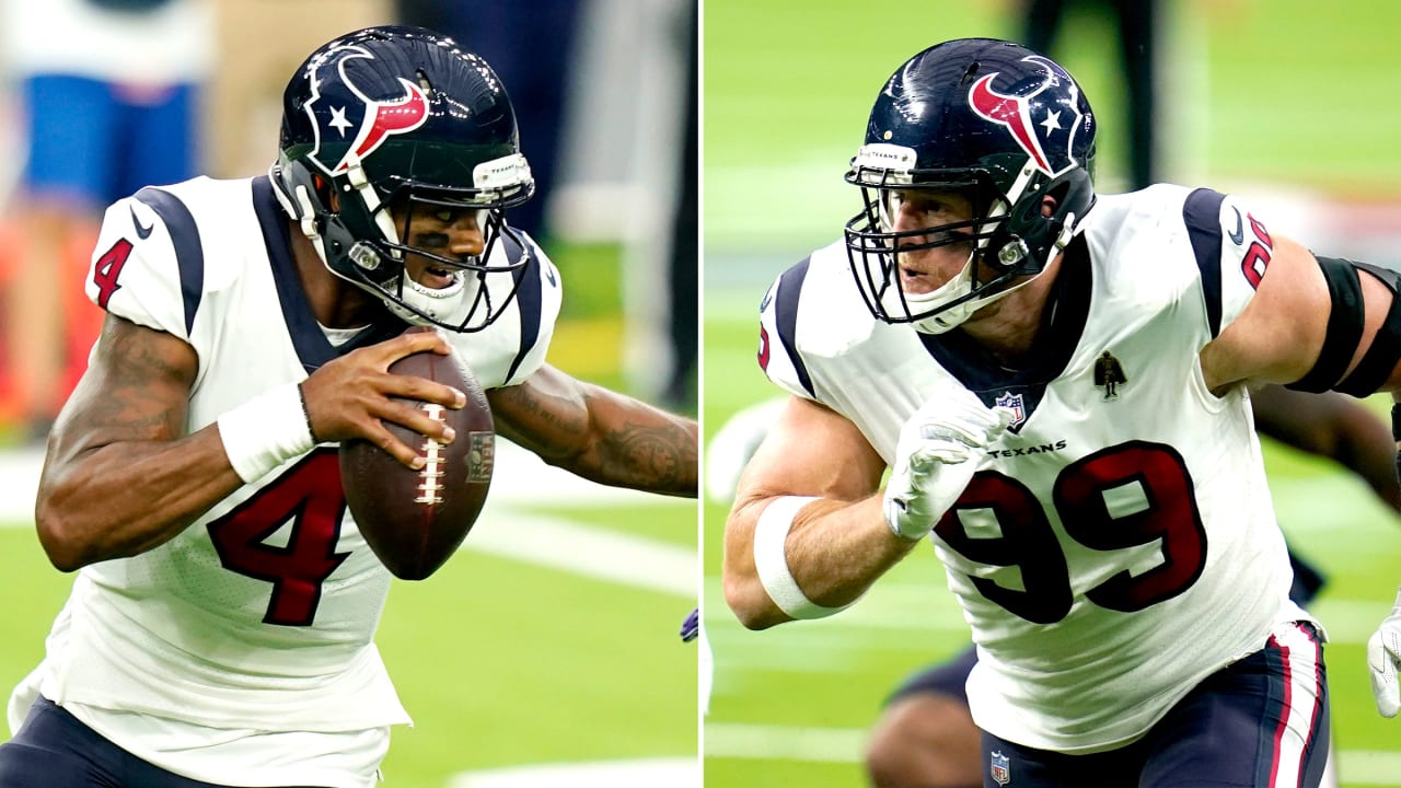 Quarterback David Carr of the Houston Texans throws a screen pass