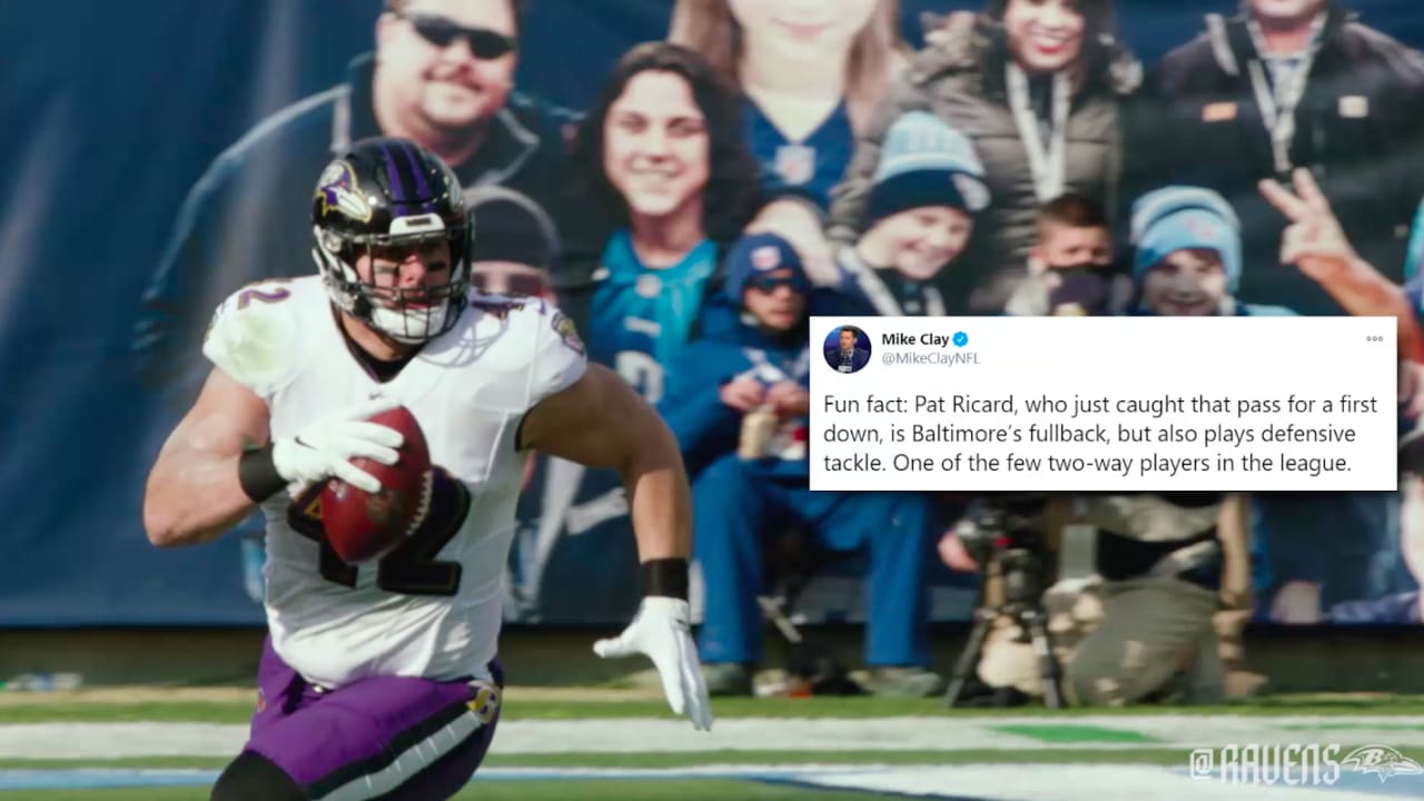 Ravens players celebrate FB Patrick Ricard re-signing with