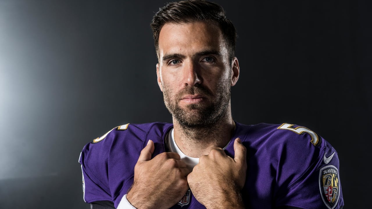 I just saw this photo in an article about the best Ravens QB's of all time.  Am I crazy or is this not Joe Flacco? : r/ravens