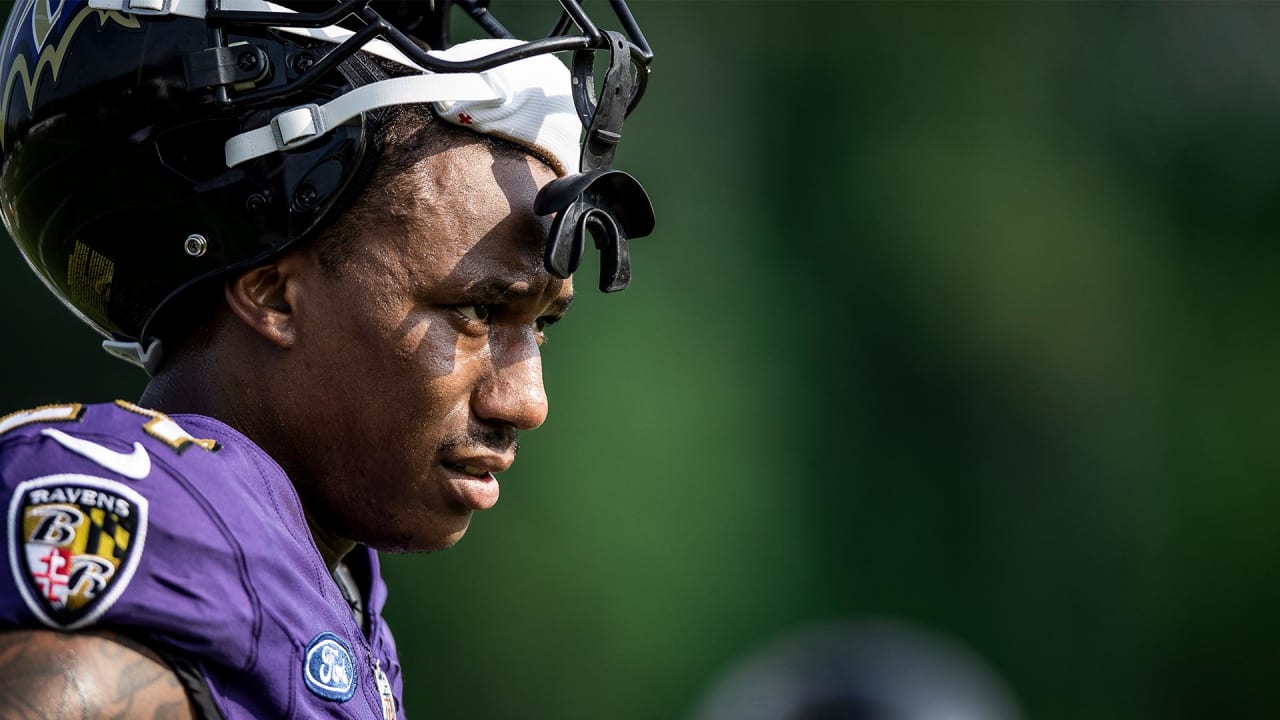 Baltimore Ravens' Gus Edwards, Marcus Peters tear ACLs on back-to-back  plays at practice 