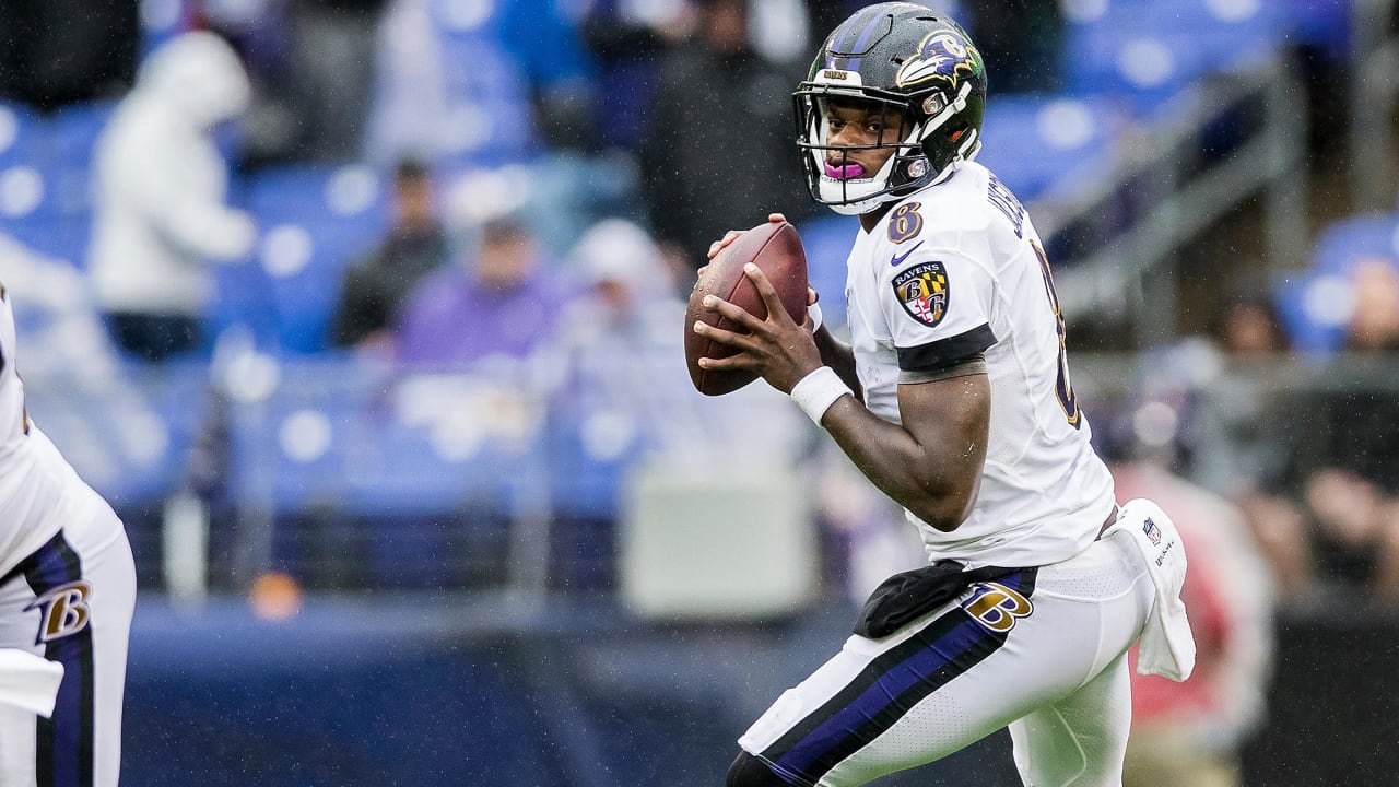 Ravens QBs Coach Says Lamar Jackson Is Becoming a More Consistent Thrower