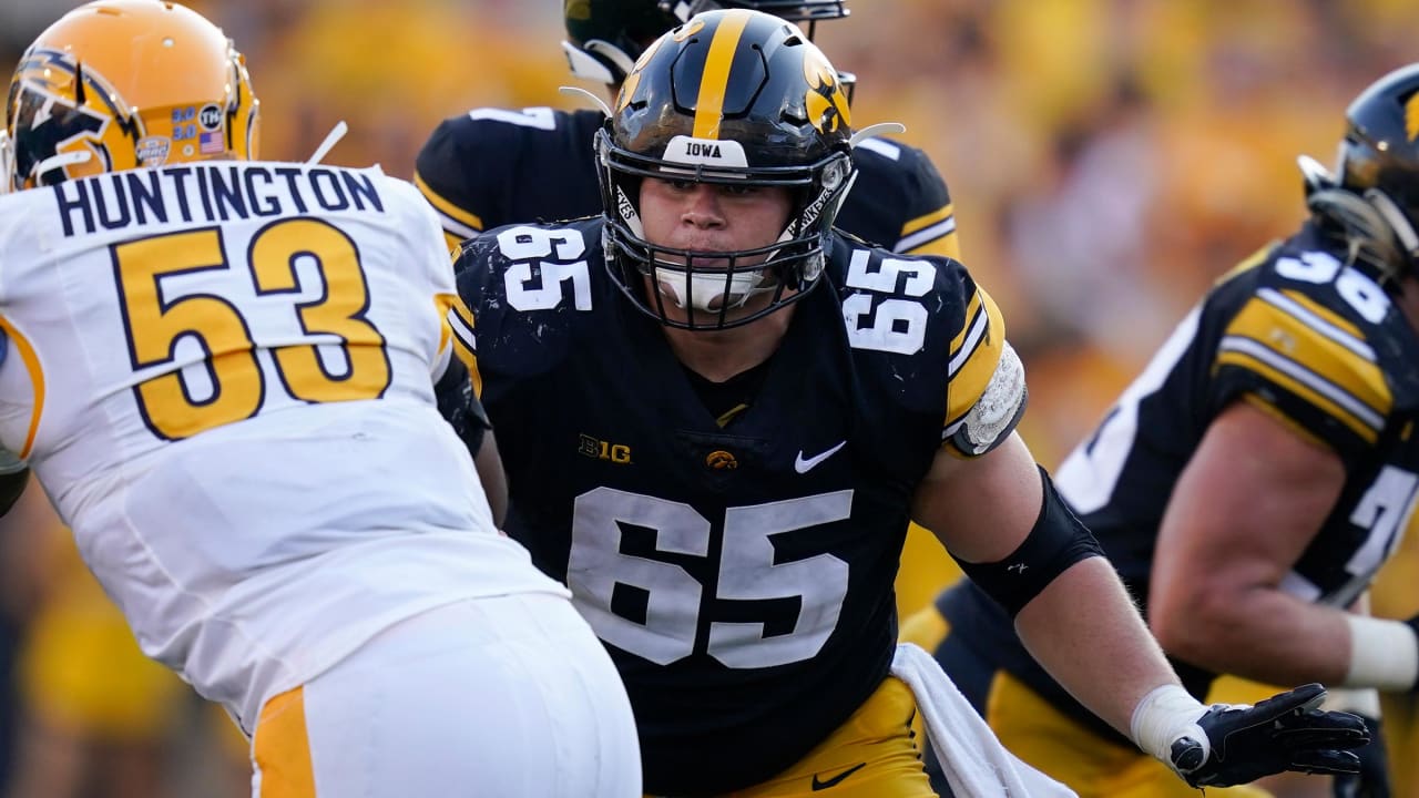 Iowa center Tyler Linderbaum selected in 1st round by Ravens