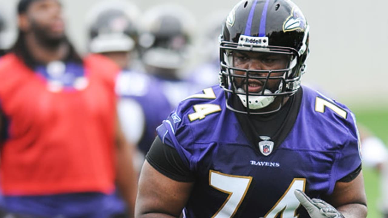 Ravens have held preliminary contract talks with Michael Oher