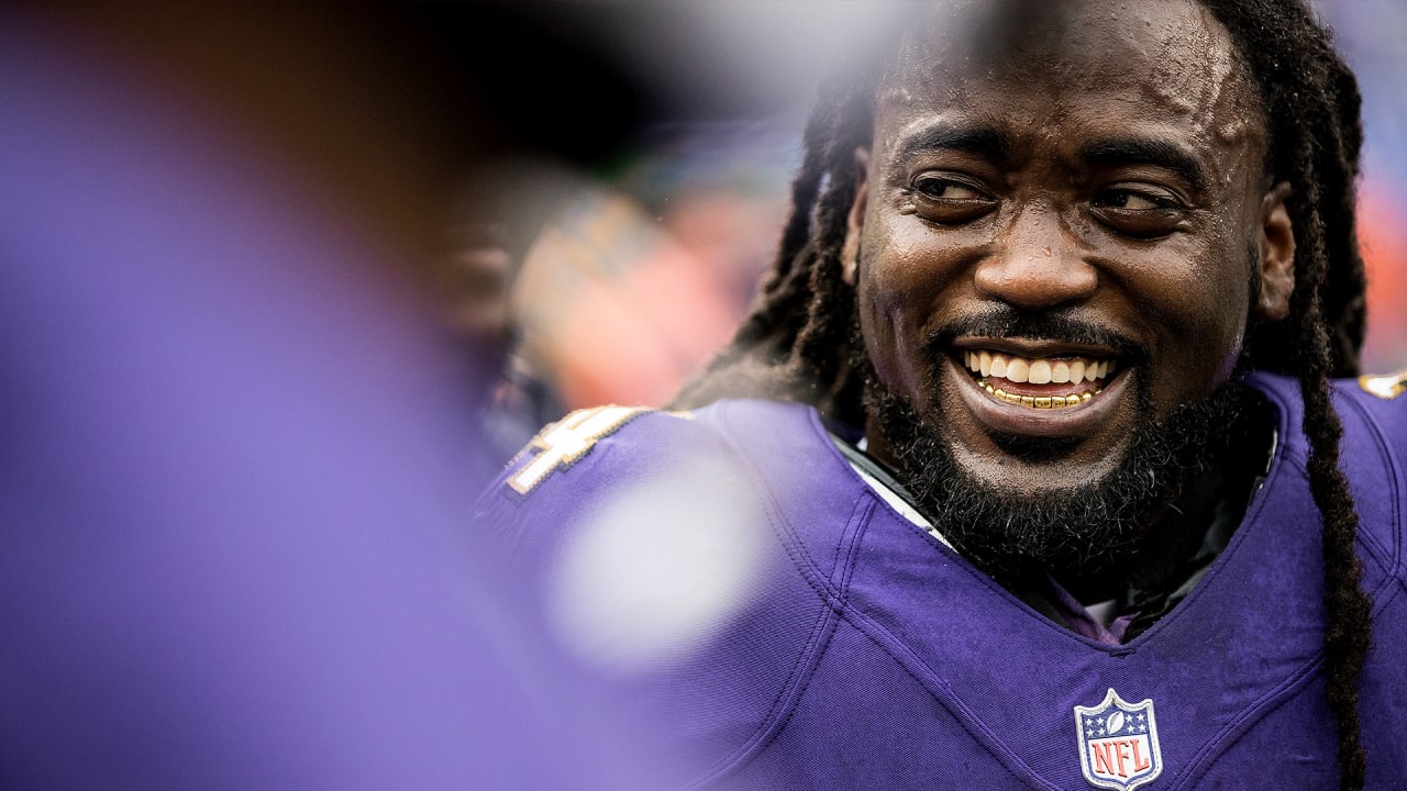 Alex Collins, a Former N.F.L. Running Back, Is Killed in a Motorcycle Crash  - The New York Times