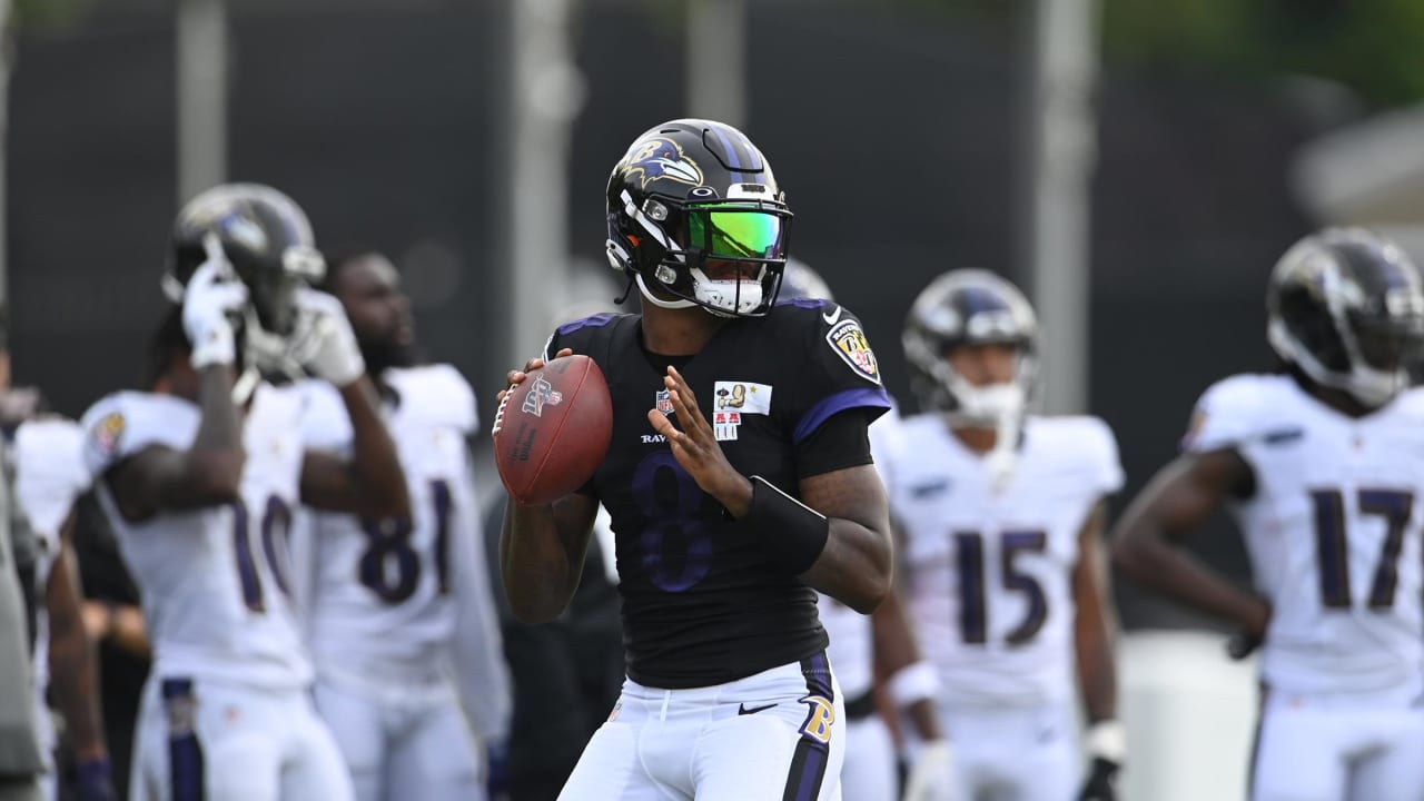 Lamar Jackson back on the practice field after battling COVID-19