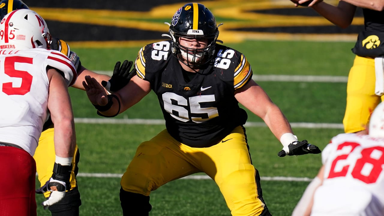 Iowa football's Tyler Linderbaum declares for 2022 NFL Draft