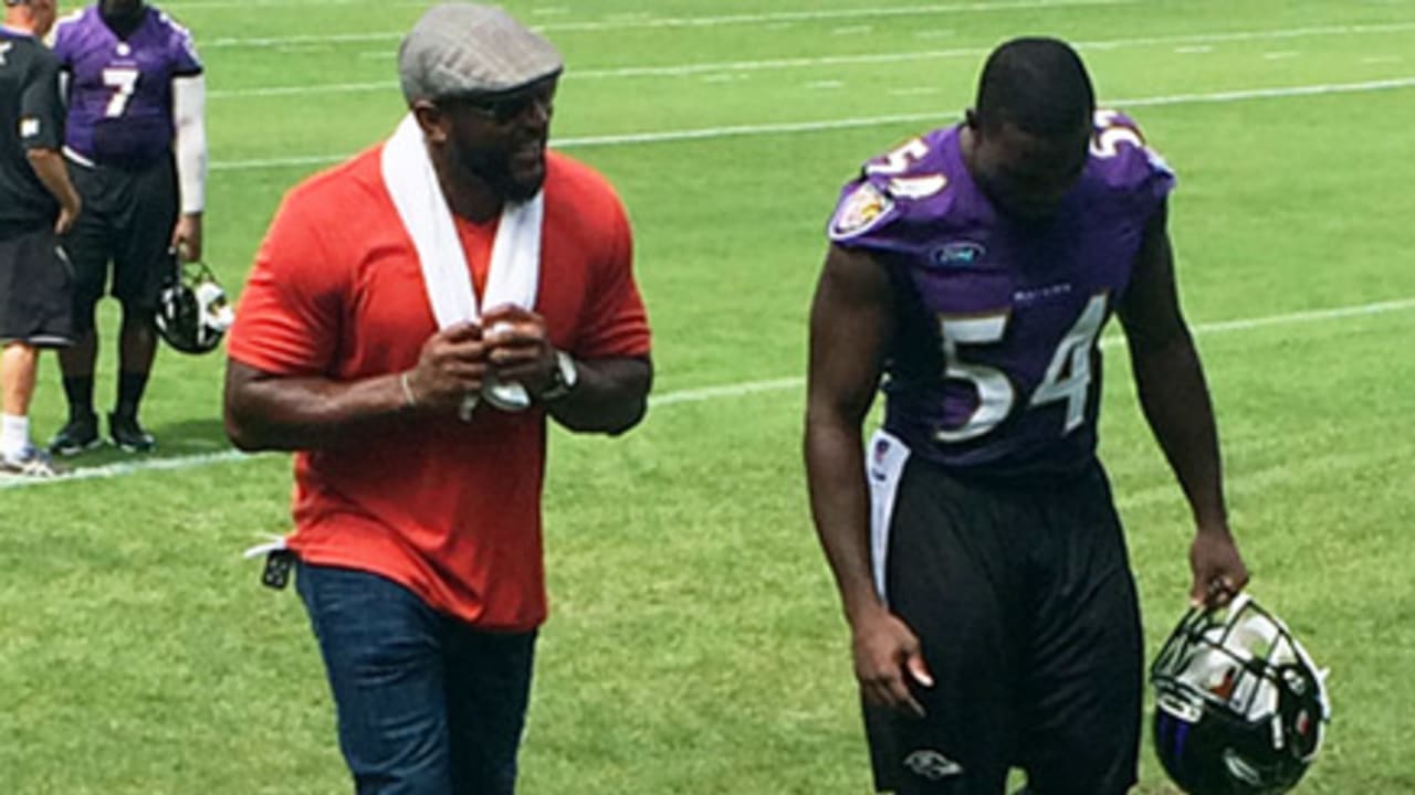 Ray Lewis statue unveiled