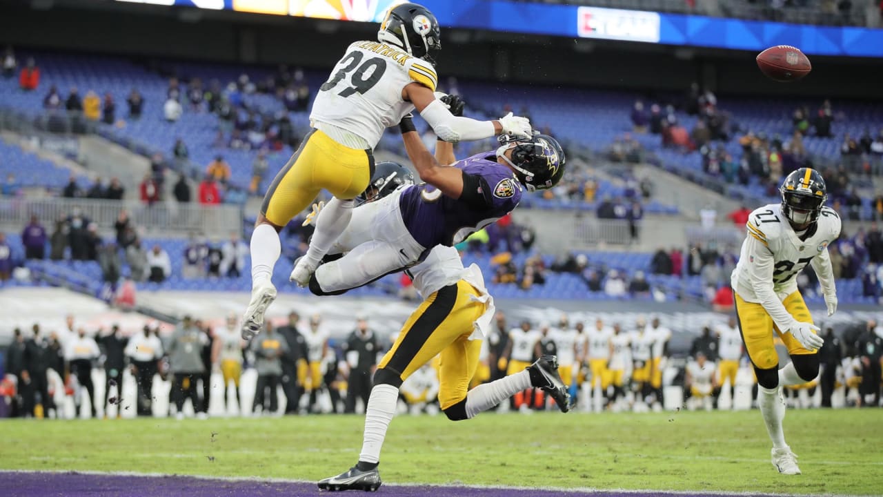 Look: Steelers players watch end of Ravens game on Heinz Field big screen