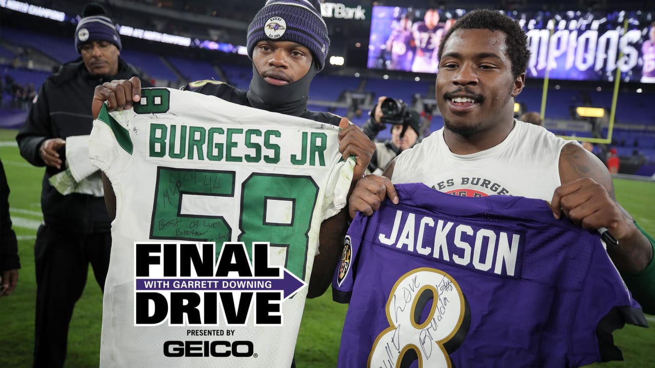 NY Jets players line up for Lamar Jackson jerseys after he