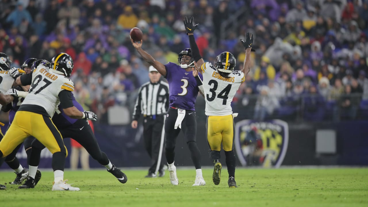 Former Ravens LB Ray Lewis cheers watching OLB Tyus Bowser deliver