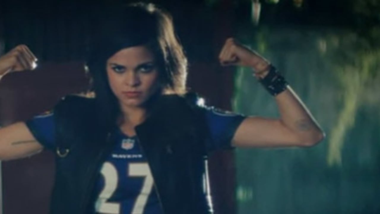 Alyssa Milano - Women's NFL Fashion commercial (2009) 