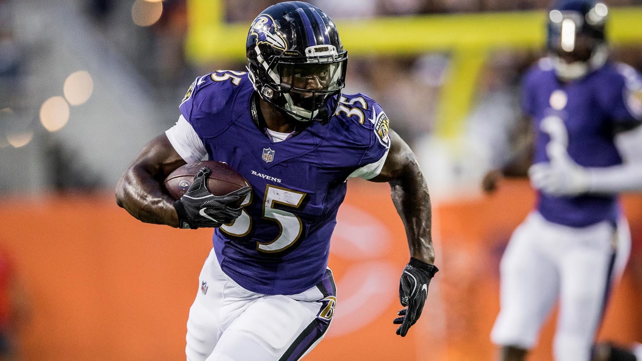 Baltimore Ravens running back Gus Edwards works out during the team's NFL  football training camp, Thursday, July 27, 2023, in Owings Mills, Md. (AP  Photo/Julio Cortez Stock Photo - Alamy