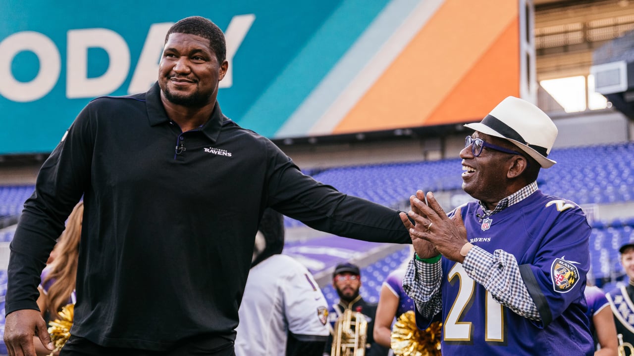 It's about giving back': Calais Campbell, others Ravens shop with children  at Owings Mills' Target - CBS Baltimore