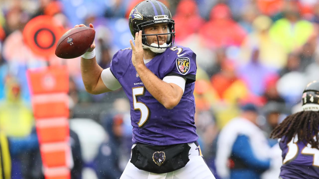 Baltimore Ravens Ray Lewis reacts with Joe Flacco after the game