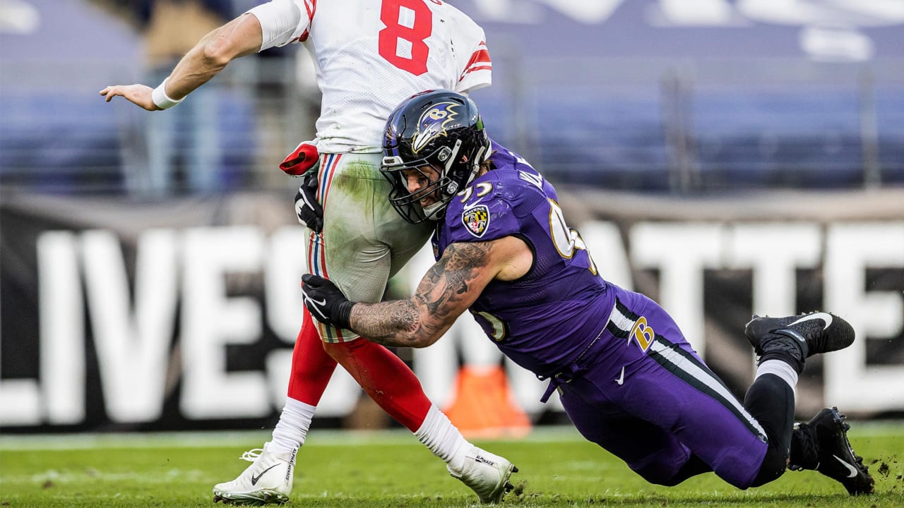 Derek Wolfe returns to retire a member of the Denver Broncos