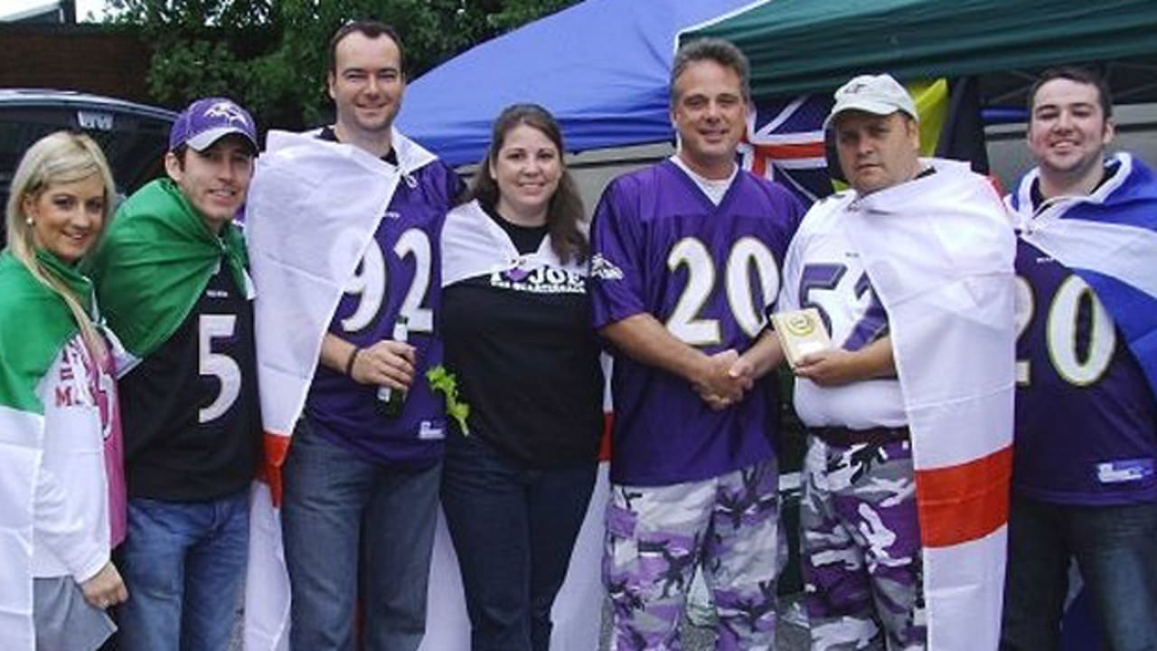 Which quarterback did the Baltimore Ravens' fanbase prefer in 2001