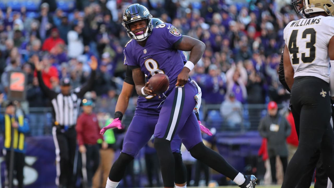 Lamar Jackson Handed Out Extra Jerseys for Jets Players Postgame