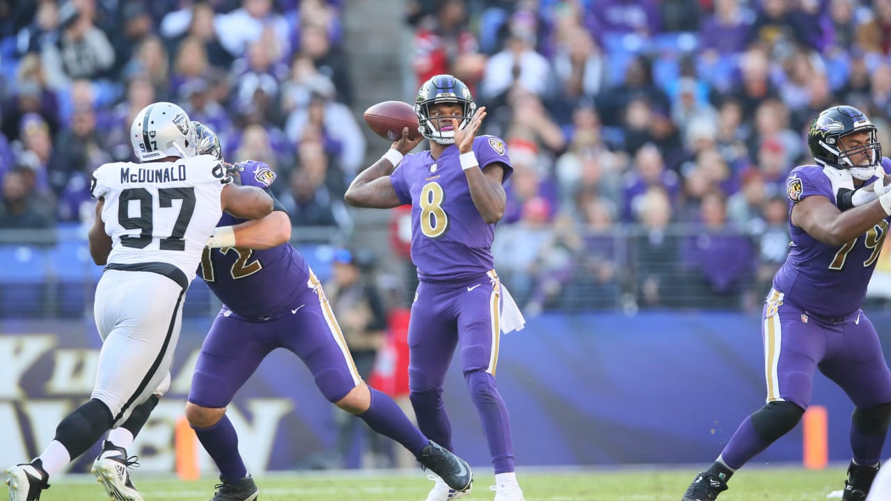 Lamar Jackson Shows Dual Threat Ability, Makes Big Plays With Arm