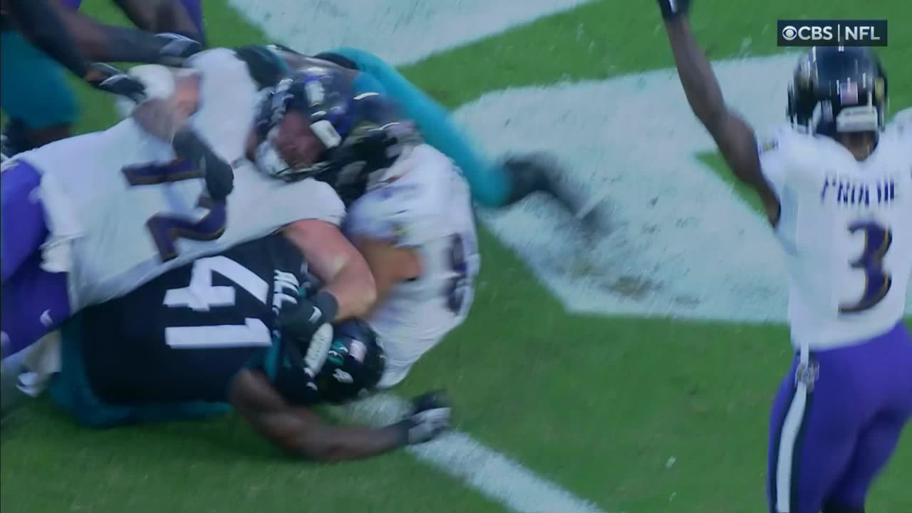 Jacksonville, Florida, USA. November 27, 2022: Baltimore Ravens tight end  MARK ANDREWS (89) dives for a touchdown catch during the Jacksonville  Jaguars vs Baltimore Ravens NFL game at TIAA Bank Field Stadium