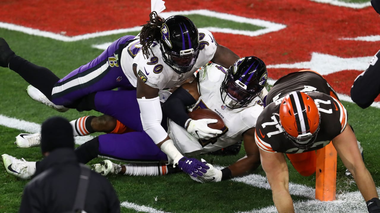 TYUS BOWSER SIGNED BALTIMORE RAVENS 8X10 PHOTO