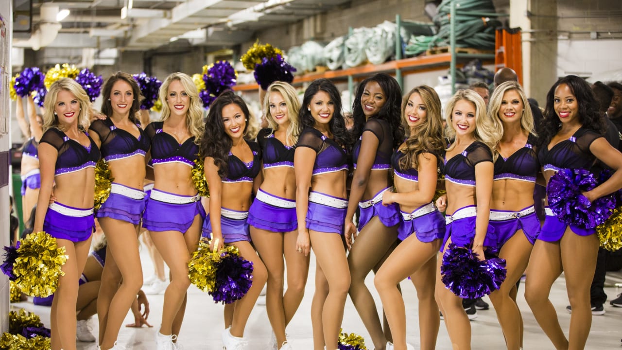 Cheerleaders Jaguars vs. Ravens