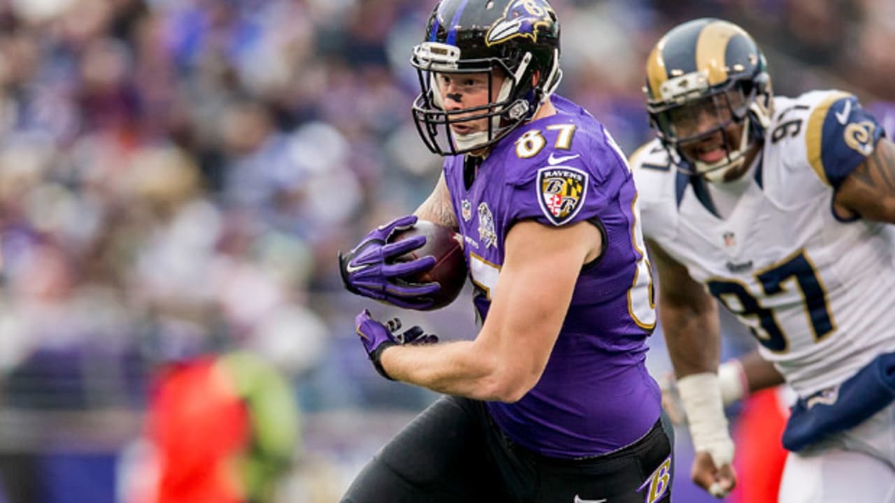 Dennis Pitta injury: Baltimore Ravens tight end carted off after  re-injuring hip - Sports Illustrated