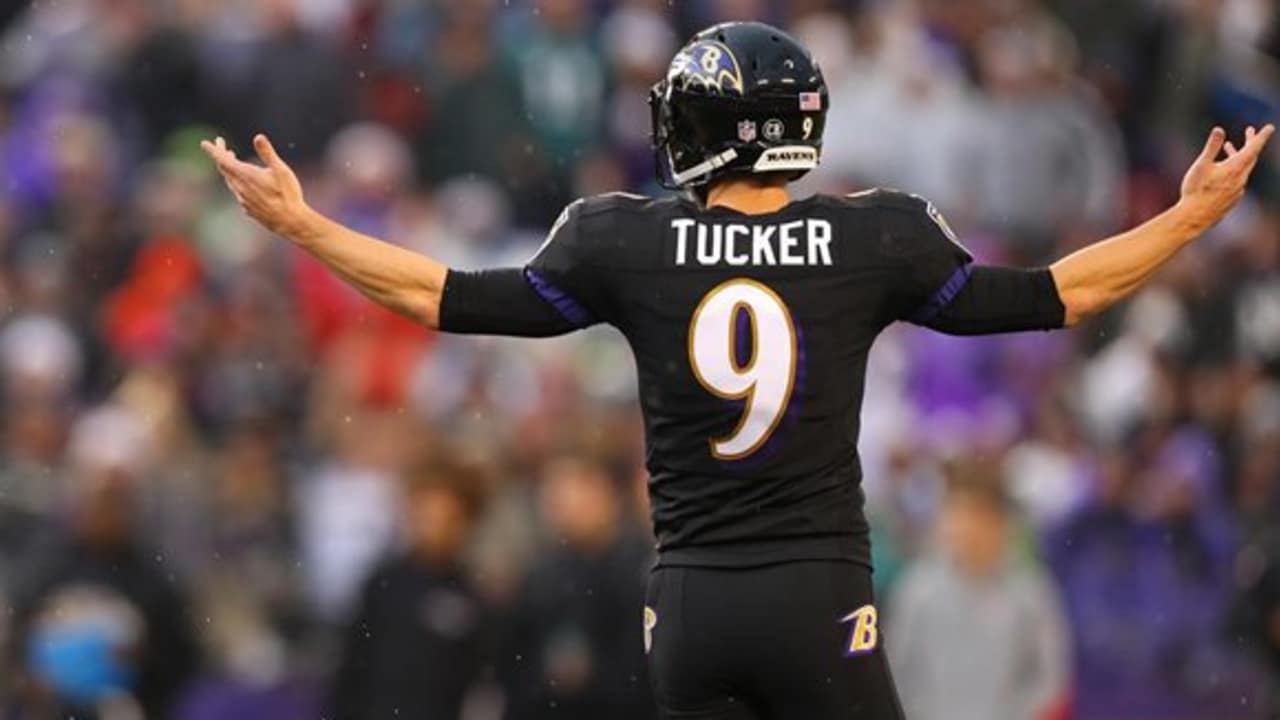 Ravens K Justin Tucker Comes To Podium After Win, Has No Idea What To Do So  Tells Joke 