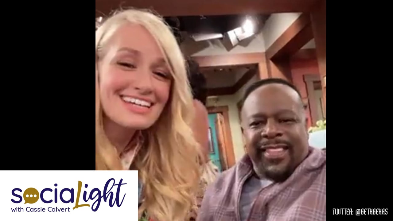 Beth Behrs Real Free Naked Pic And Videos - Beth Behrs, Cedric the Entertainer Ask Lamar Jackson for a Shoutout