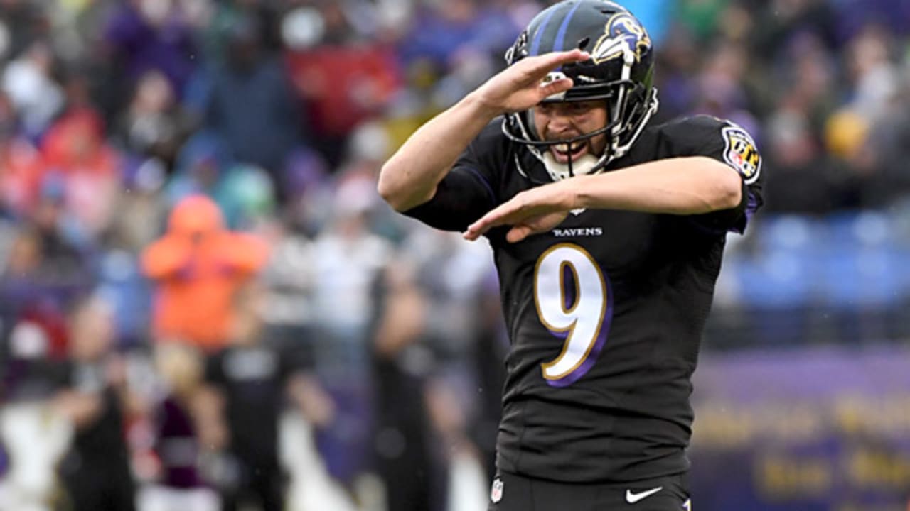 Justin Tucker Tries To Kill The Dab By Uncontrollably Dabbing