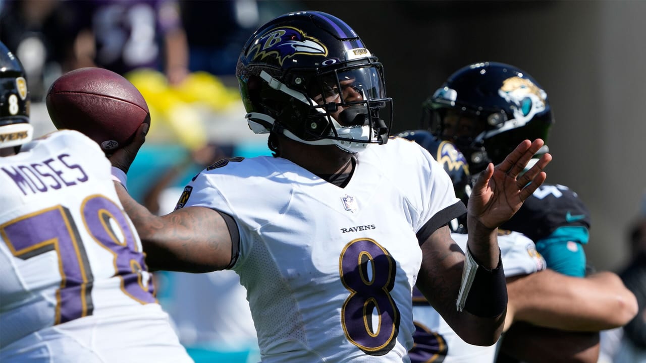 Baltimore Ravens quarterback Lamar Jackson steps up in the pocket to  deliver TD pass to tight end Mark Andrews