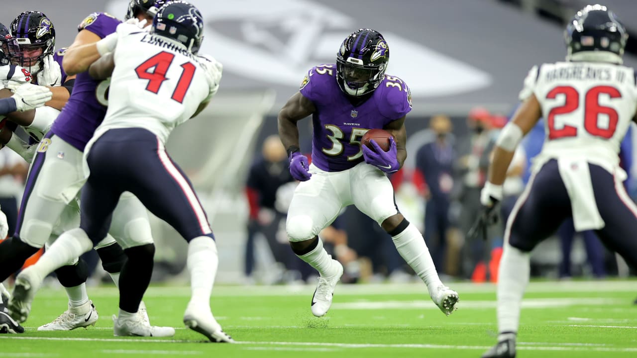 Ravens Running Backs Hit Their Stride in Reminiscent GrindItOut Win