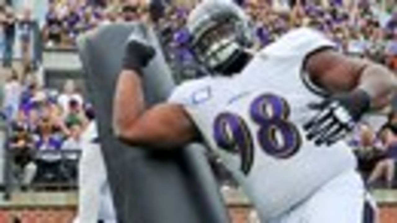 Baltimore Ravens defensive tackle Brandon Williams (98) takes to