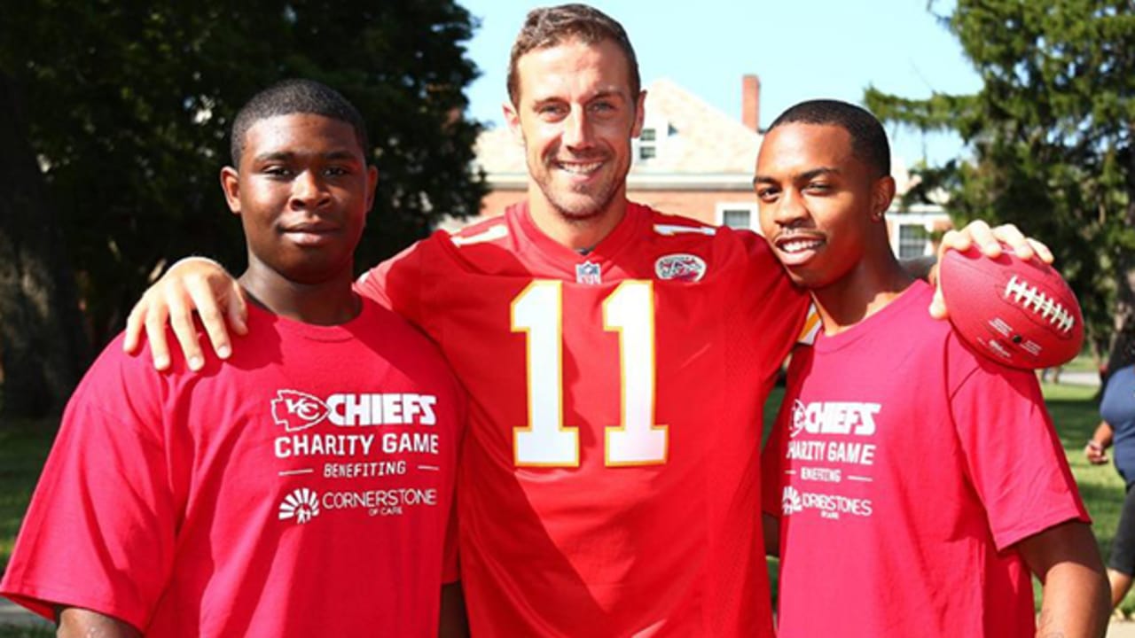 Former 49er Alex Smith is 'the old man' on the Washington roster, and he  loves it