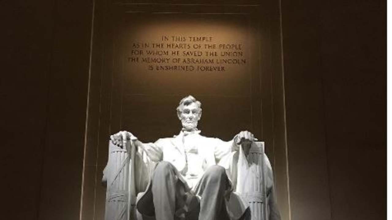 David Bruton Jr. Plays Tourist In Washington, D.C.